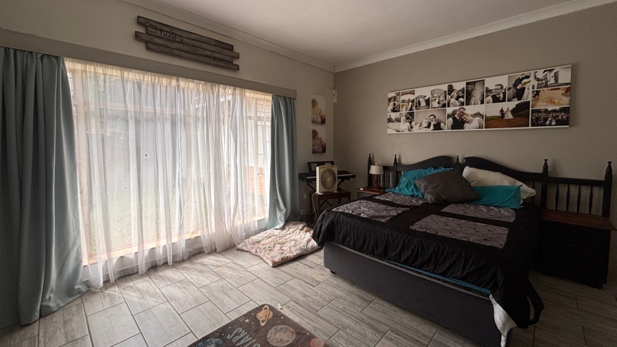 4 Bedroom Property for Sale in Flamwood North West